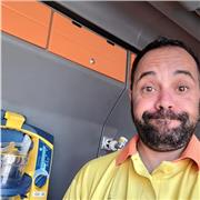 Profesor de emergencias sanitarias y TCAI  me afapto a todas las edades.